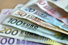 Curs valutar: Euro continua sa scada