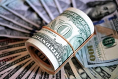 Curs valutar: Un nou maxim istoric pentru dolar, iar francul creste si el