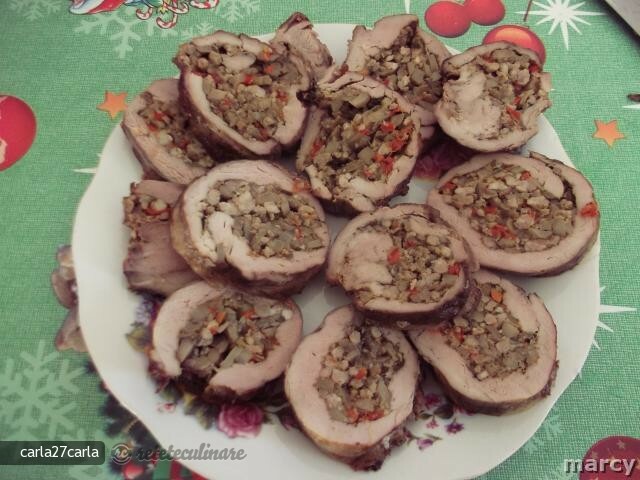 Imagine Reteta culinara Rulada de Porc cu Carne Tocata si Ciuperci | 2review.ro