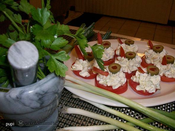 Imagine Reteta culinara Garofita - Aperitiv de Branza cu Rosii | 2review.ro