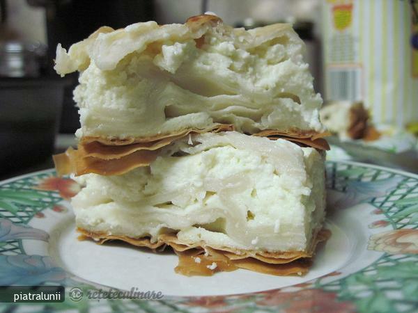 Imagine Reteta culinara Burek (Placinta cu branza) | 2review.ro
