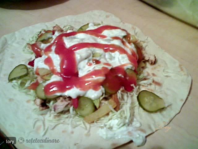 Imagine Reteta culinara Shaorma Cu Piept De Pui | 2review.ro