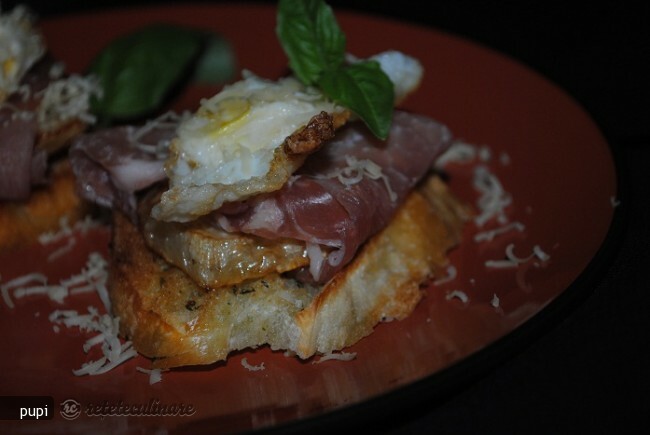 Imagine Reteta culinara Crostata cu Fenicul, Ou de Prepelita si Prosciutto | 2review.ro