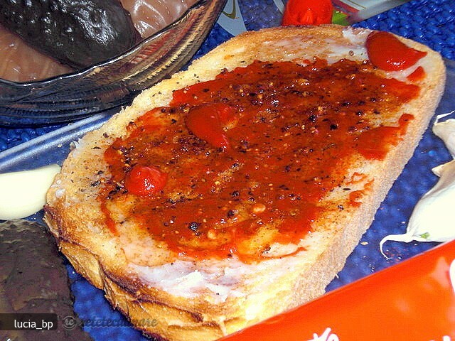 Imagine Reteta culinara Snack’ul Rustic - Paine Prajita, Usturoi si Untura | 2review.ro