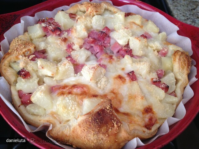 Imagine Reteta culinara Tarta Sarata cu Cartofi si Sunca | 2review.ro