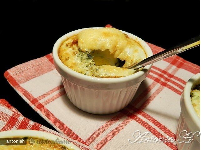 Imagine Reteta culinara Oua cu Spanac si Rosii Cherry | 2review.ro