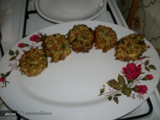 Imagine Reteta culinara Chiftele de Dovlecei | 2review.ro