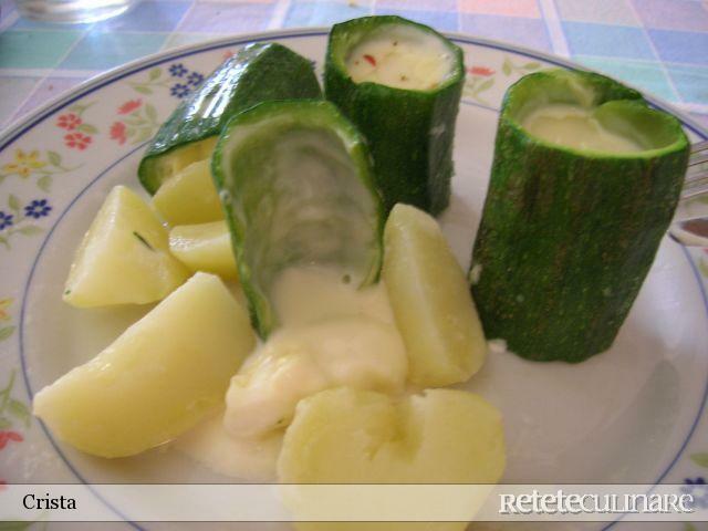 Imagine Reteta culinara Dovlecei cu Miez Cremos de Brinza si Cartofi Fierti | 2review.ro