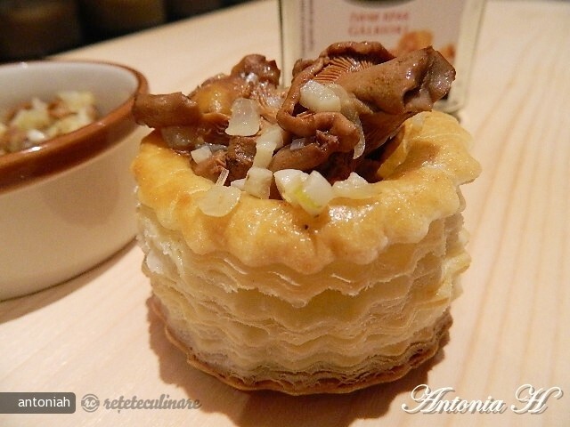 Imagine Reteta culinara Vol-au-vent cu Galbiori | 2review.ro