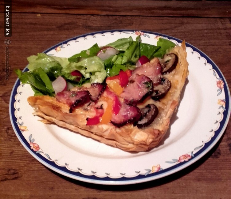 Imagine Reteta culinara Tarta asortata umpluta cu piure de cartofi | 2review.ro