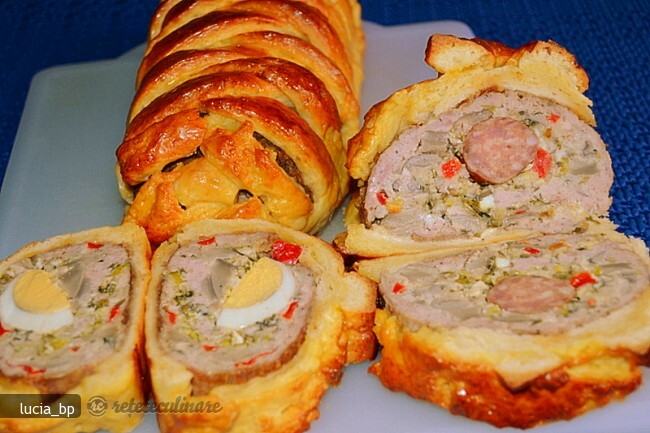 Imagine Reteta culinara Rulada din Carne Tocata de Pui in Aluat | 2review.ro