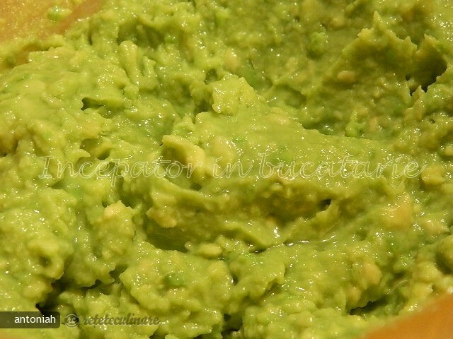 Imagine Reteta culinara Pasta cu Avocado si Usturoi | 2review.ro