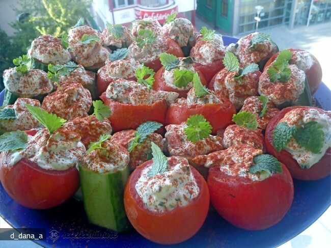 Imagine Reteta culinara Castraveti si Rosii Umplute | 2review.ro