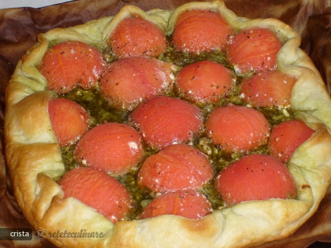 Imagine Reteta culinara Tarta cu Pesto si Rosii Umplute cu Brinza | 2review.ro