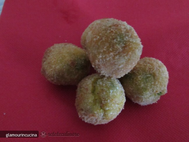 Imagine Reteta culinara Chiftelute din Piept de Pui si Mazare | 2review.ro