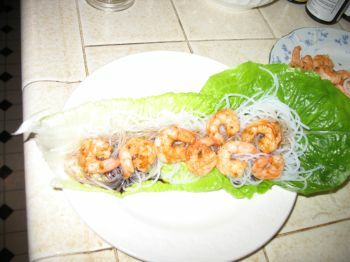 Imagine Reteta culinara Rulouri de salata cu peste | 2review.ro