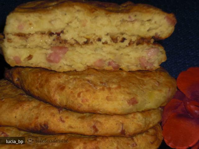 Imagine Reteta culinara Placintele Din Cartofi cu Sunculita, la Cuptor | 2review.ro