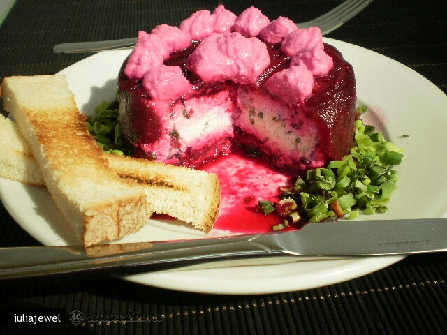 Imagine Reteta culinara Terina de Sfecla Rosie cu Branza de Capra | 2review.ro