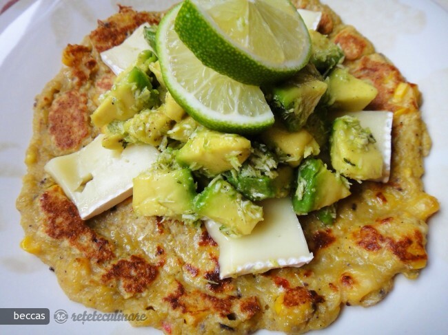 Imagine Reteta culinara Clatite de Porumb cu Brie, Avocado si Cocos | 2review.ro