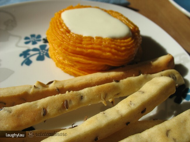 Imagine Reteta culinara Grissini de Chimen cu Crema de Morcovi si Sos de Branza | 2review.ro