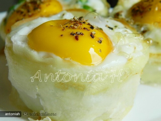 Imagine Reteta culinara Oua in Cuiburi de Cartofi | 2review.ro