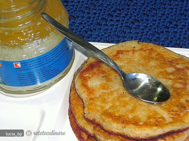 Imagine Reteta culinara Clatite Rusesti cu Hrisca si Miere | 2review.ro