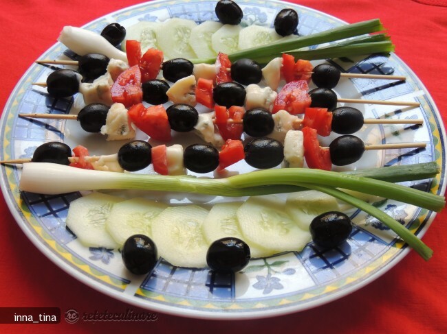 Imagine Reteta culinara Pranz Rapid cu Gorgonzola, Rosii si Masline | 2review.ro