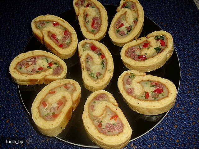 Imagine Reteta culinara Rulada cu Ardei Rosu si Cascaval | 2review.ro