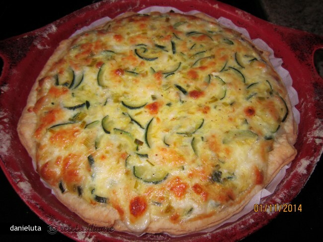 Imagine Reteta culinara Tarta Sarata cu Brinzeturi si Dovlecei | 2review.ro