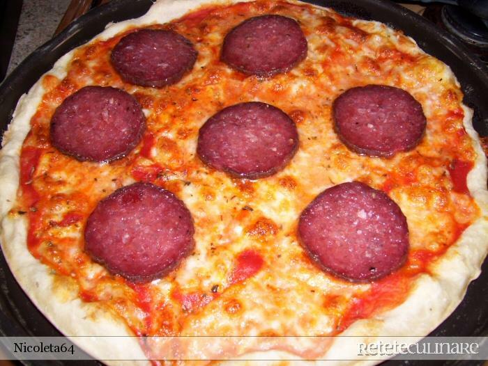Imagine Reteta culinara Pizza cu ardei gras si hamsie | 2review.ro