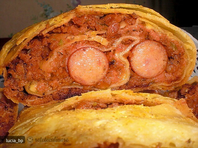 Imagine Reteta culinara Rulada cu Cascaval si Carnati | 2review.ro