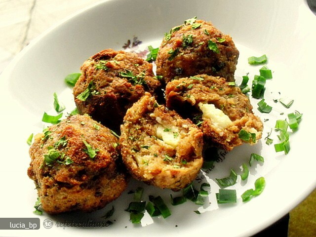 Imagine Reteta culinara Bilute din Crutoane si Cascaval | 2review.ro