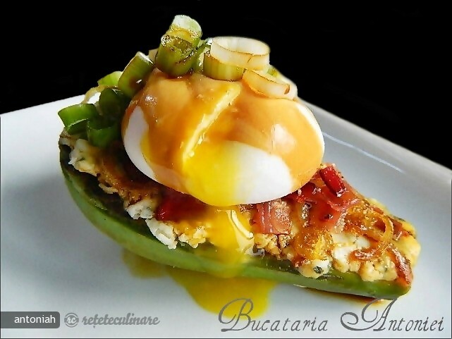 Imagine Reteta culinara Mic Dejun cu Avocado si Branza Albastra | 2review.ro