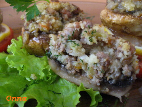 Imagine Reteta culinara Ciuperci umplute cu carne de vita si cuscus | 2review.ro