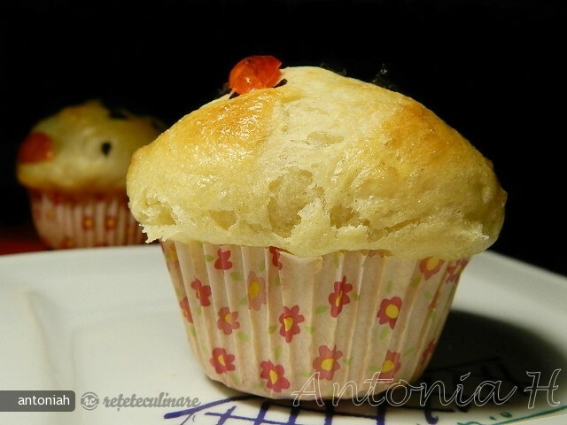 Imagine Reteta culinara Briose cu Rosioare | 2review.ro