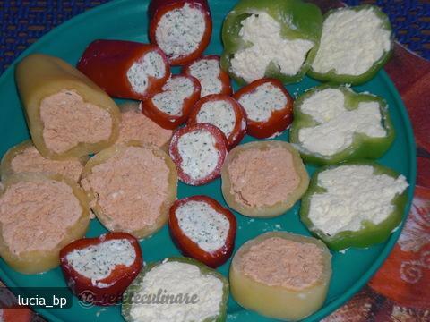 Imagine Reteta culinara Aperitiv de Ardei cu Branza de Capra (Telemea de Oaie) | 2review.ro