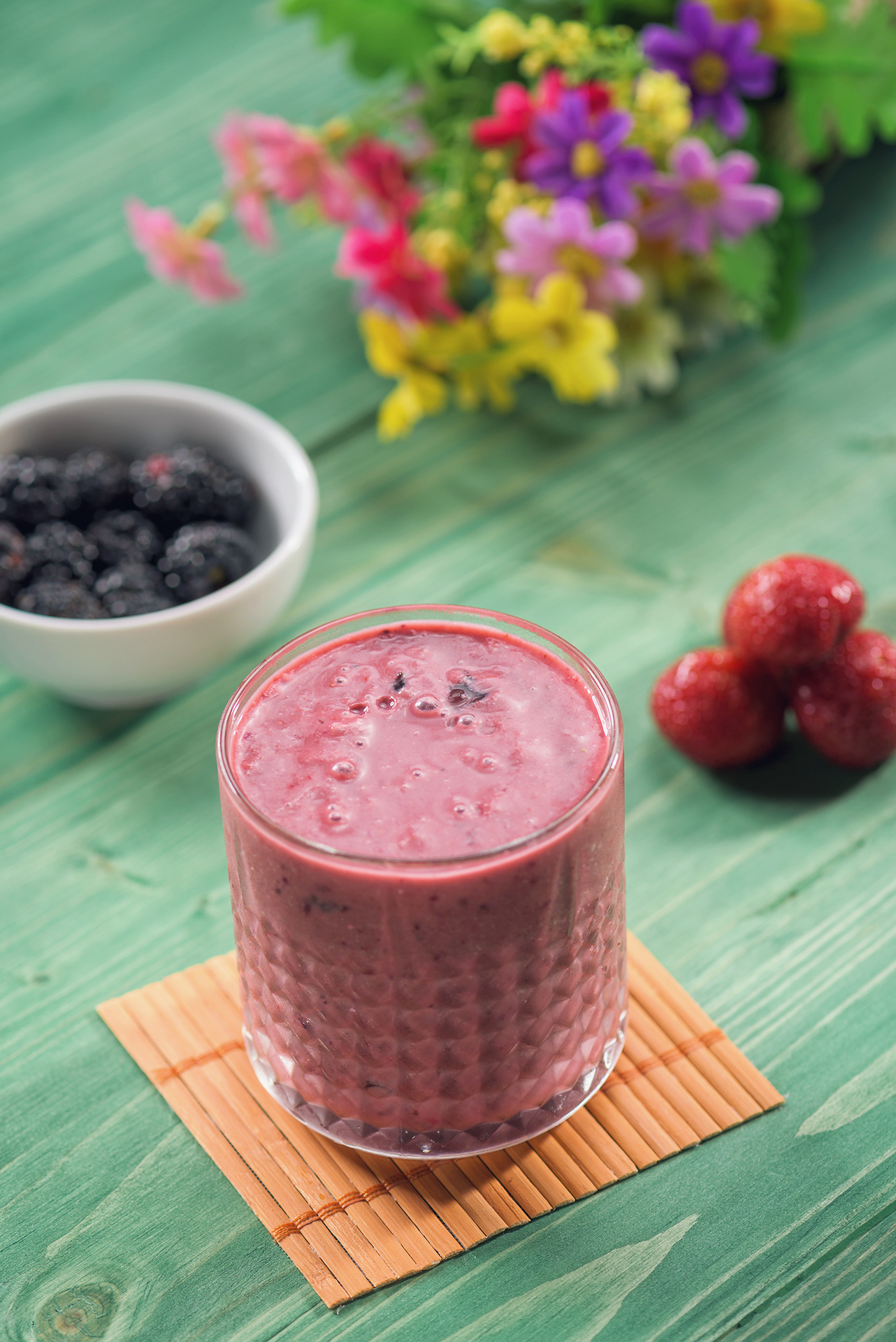 Imagine Reteta culinara Smoothie cu Mure si Capsuni | 2review.ro