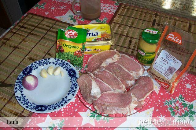 Imagine Reteta culinara Cotlete de porc in manta condimentata, cu ciuperci | 2review.ro