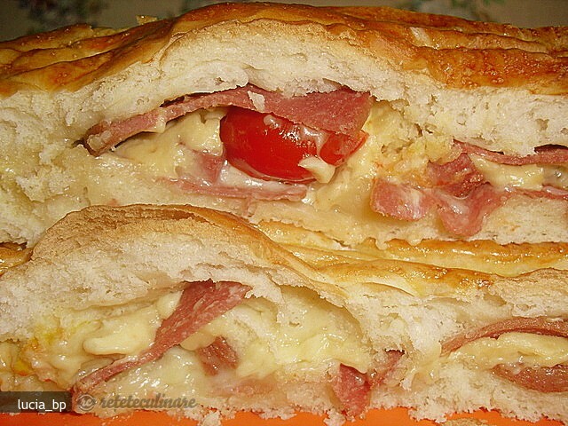 Imagine Reteta culinara Umplutura Sarata in Impletitura - Treccia Ripiena Salata | 2review.ro