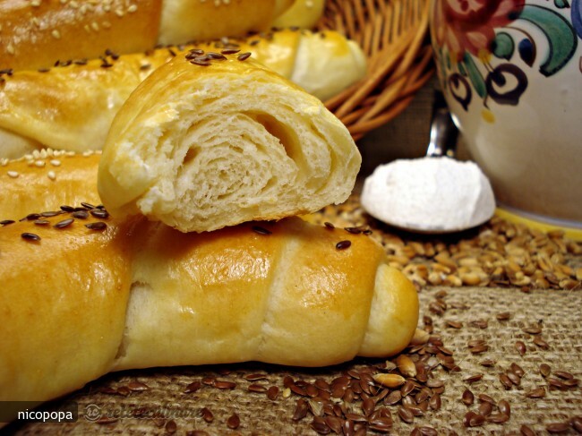 Imagine Reteta culinara Cornuri Pufoase sau Varazdinski Klipici | 2review.ro