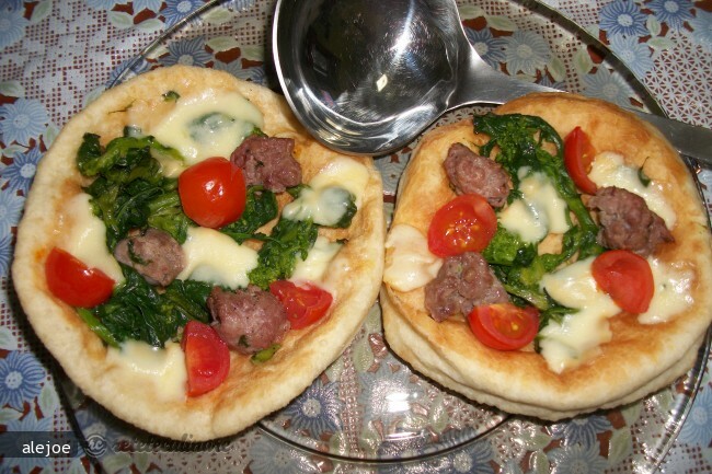 Imagine Reteta culinara Pizzette Brocoli (Brocoli Di Rapa) si Carnati | 2review.ro