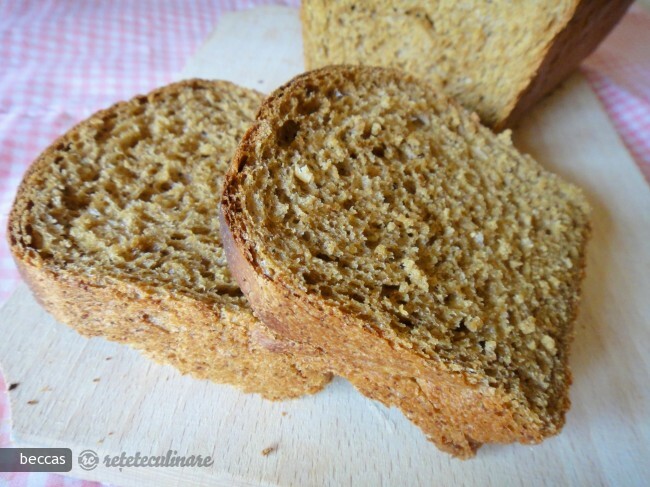 Imagine Reteta culinara Paine cu Faina de Porumb si Melasa | 2review.ro