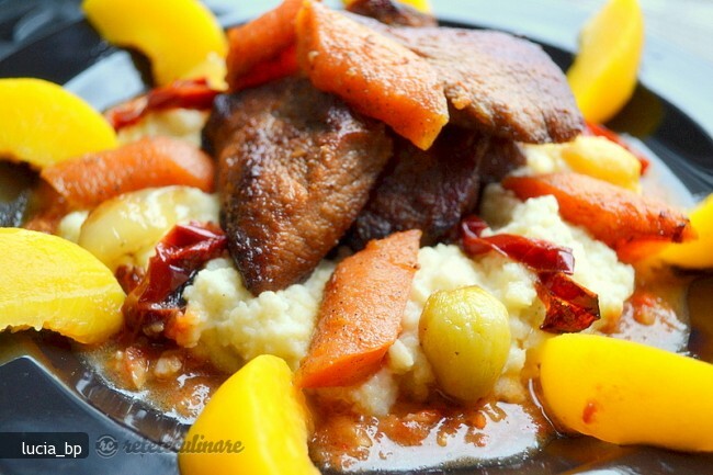 Imagine Reteta culinara Ceafa/Cotlet de Porc cu Piure de Telina si Piersici | 2review.ro