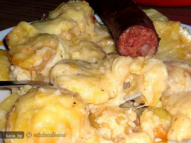 Imagine Reteta culinara Carnati Prajiti la Cuptor cu Cartofi Gratinati | 2review.ro