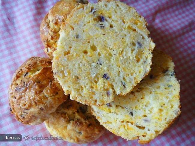 Imagine Reteta culinara Scones cu Morcov si Gorgonzola | 2review.ro