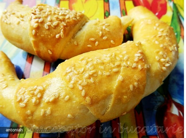 Imagine Reteta culinara Cornuri cu Susan | 2review.ro