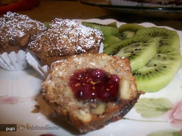 Imagine Reteta culinara Muffins cu Tarate si Gem de Capsuni | 2review.ro