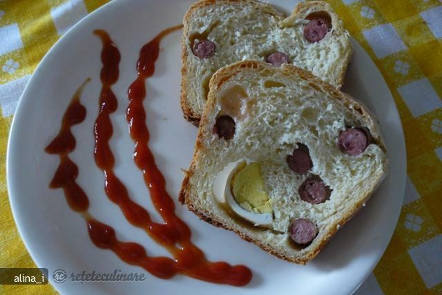 Imagine Reteta culinara Paine cu cartofi, ou si carnati | 2review.ro