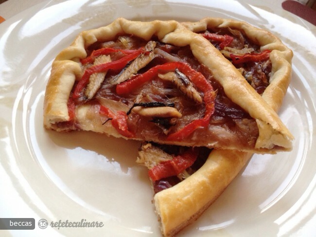 Imagine Reteta culinara Tarta cu Sardine si Ardei Copti | 2review.ro