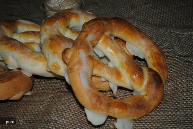 Imagine Reteta culinara Covrigi Sarati | 2review.ro